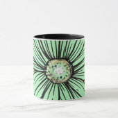 Mok van bruinnerlijke nerts, groene en zwarte bloe (Midden)