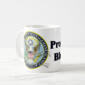 Mok van de blauwe lijst van FEMA-kamp (Voorkant links)