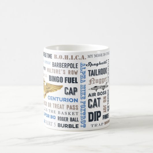 Mok van de marine met lingo en F/A-18F (Center)