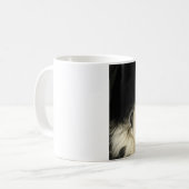 Mok van de neus dicht bij de hond (Voorkant links)