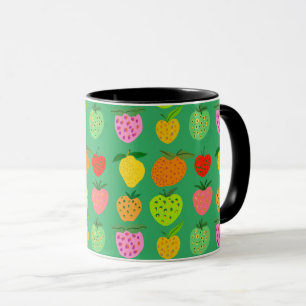 Mok van fruitpatroonreuzenkoffie