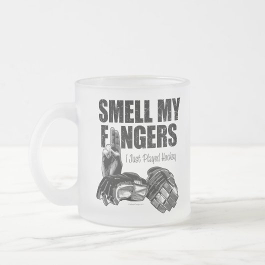 Mok van gekookte glazen koffie (Links)