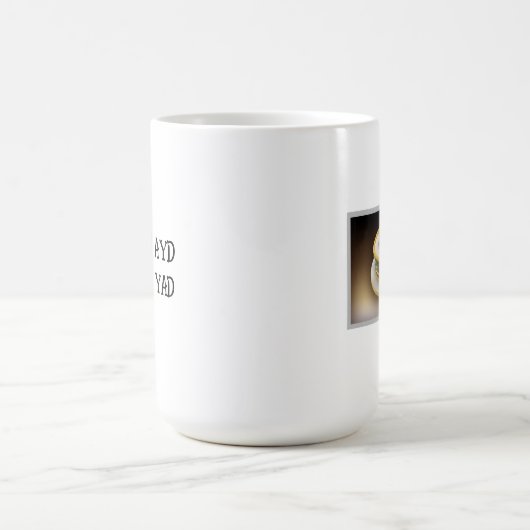 Mok van gekramde letters met petten taart (Center)