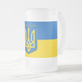 Mok van glas met vlag van Oekraïne, bevroren (Voorkant rechts)