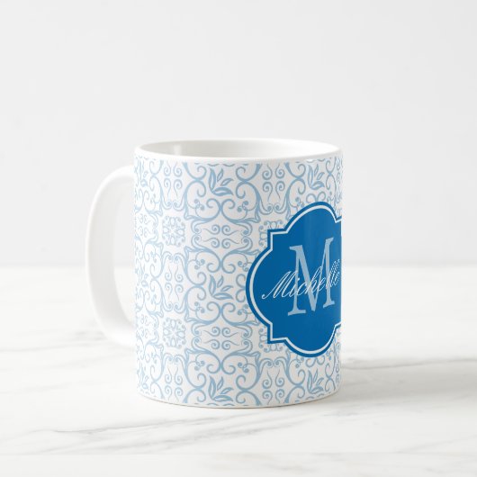 Mok van het plateaublauw Damask-Monogram (Voorkant links)