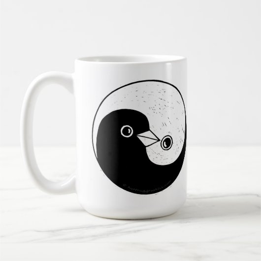 Mok van hoge koffie met Yin Yang-duiven van vrede (Links)