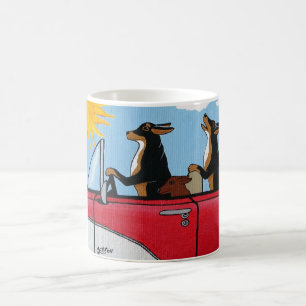 Mok van honden kruisende koffie