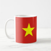 Mok van keramische koffie onder Vietnamese vlag (Links)