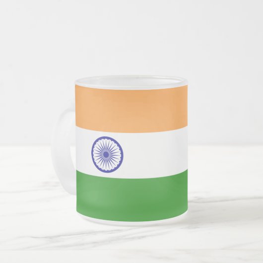 Mok van klein glas, bevroren, met Indiase vlag (Voorkant links)