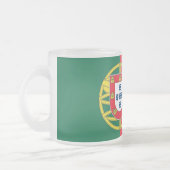 Mok van klein glas, bevroren, met Portugese vlag (Links)