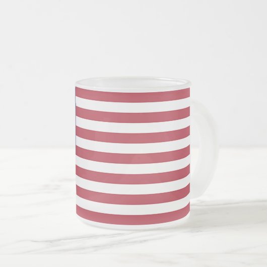 Mok van klein glas, bevroren, met vlag van de Vere (Voorkant rechts)