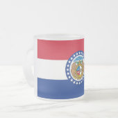 Mok van klein glas, gevroren, met vlag van Missour (Voorkant links)