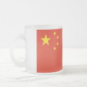 Mok van klein glas met Chinese vlag, bevroren (Links)