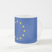 Mok van klein glas met vlag van Europa, bevroren (Voorkant rechts)