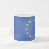 Mok van klein glas met vlag van Europa, bevroren (Voorkant links)