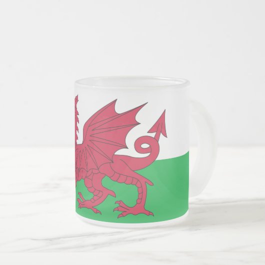 Mok van klein glas met vlag van Wales, VK (Voorkant rechts)