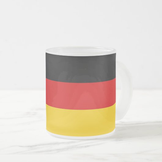 Mok van klein glas, voorgekookt, met Duitse vlag (Voorkant rechts)