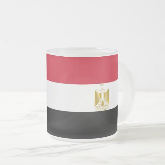 Mok van klein glas, voorgekookt, met Egyptische vl (Voorkant rechts)