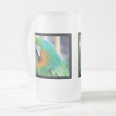 Mok van kleurrijke papegaai  van voorkant (Voorkant links)