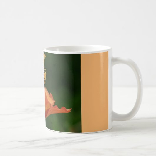 mok van koffie met oranje bloem (Rechts)