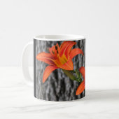 mok van koffie met twee oranje lib (Voorkant links)