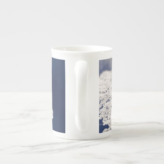 Mok van koningin Anne's Lace Flowers Blue Bone Chi (Achterkant)