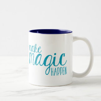 Mok van Magic Happen Typografie