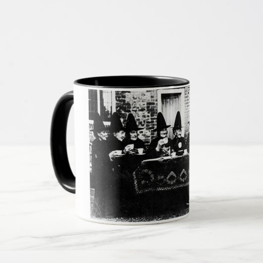 Mok van oude heksen Tea Party (Voorkant links)
