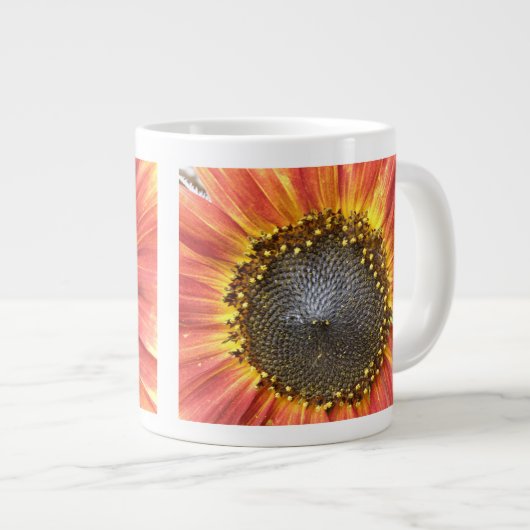 Mok van rode en gele zonnebloemen (Voorkant rechts)