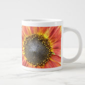 Mok van rode en gele zonnebloemen (Rechts)