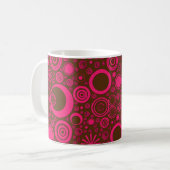 Mok van roze bruine koffie (Voorkant links)