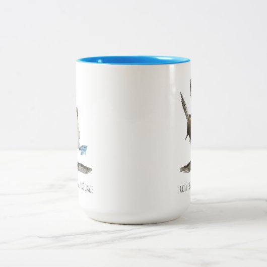 Mok van tweetone koffie met blauw-voetgebaseerde v (Center)