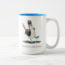 Mok van tweetone koffie met blauw-voetgebaseerde v