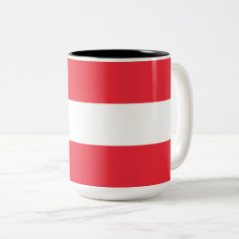 Mok van tweetone koffie met Oostenrijkse vlag (Oos