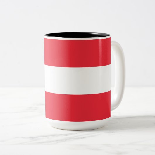 Mok van tweetone koffie met Oostenrijkse vlag (Oos (Voorkant rechts)