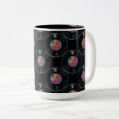 Mok van vinyl bij Rock en Roll (Voorkant rechts)