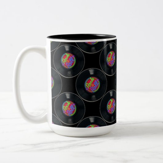 Mok van vinyl bij Rock en Roll (Links)