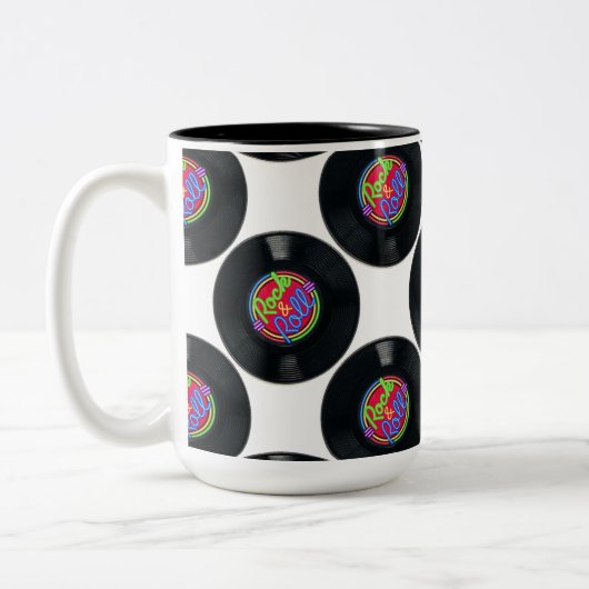  Mok van vinyl bij Rock en Roll (Links)