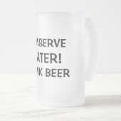 Mok van voorgekookte diepgevroren glazen bier (Voorkant rechts)