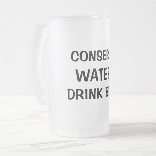 Mok van voorgekookte diepgevroren glazen bier (Voorkant links)