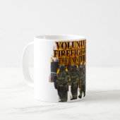 Mok van vrijwilligers voor brandweermannen (Voorkant links)