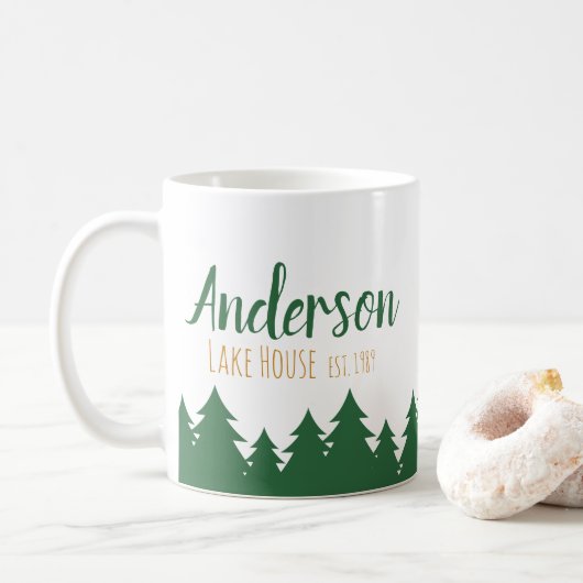 Mok voor gepersonaliseerde Lake House & Pine Trees (Met donut)