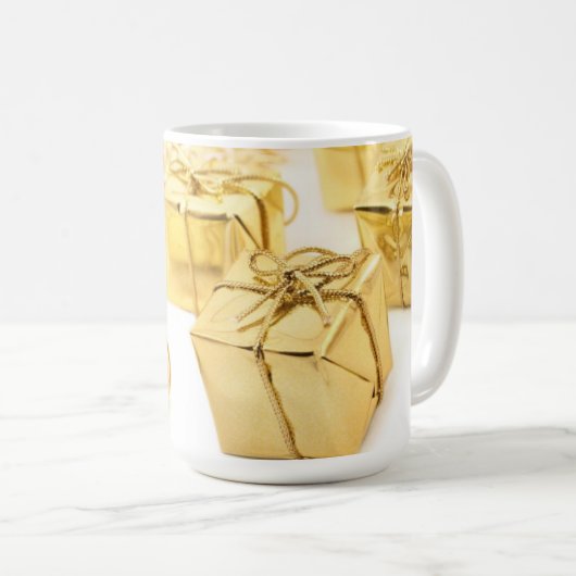 Mok voor kerstcadeautjes met gouden pakketten (Voorkant rechts)