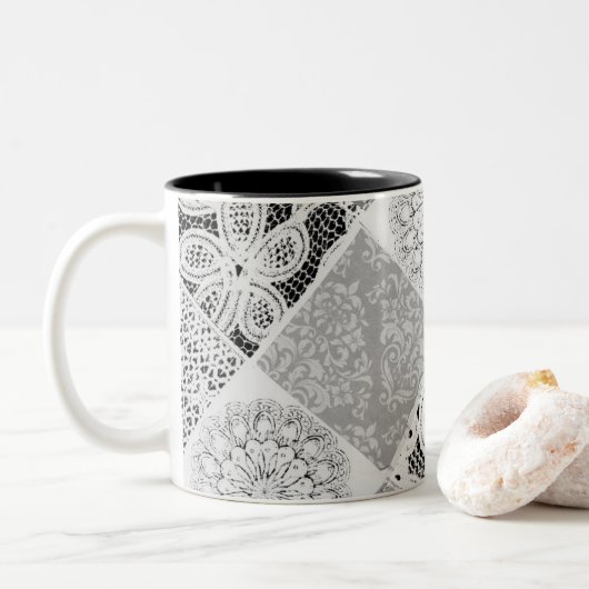 Mok voor zwart-wit patchwork-loopkoffie (Met donut)