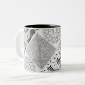 Mok voor zwart-wit patchwork-loopkoffie (Voorkant links)
