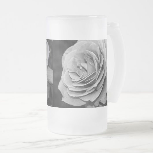 Mok zwarte en witte roze glazen bier (Voorkant rechts)