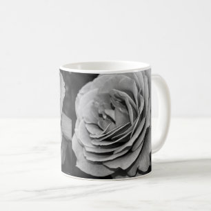 Mok zwarte en witte rozenkoffie