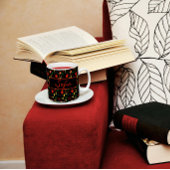 Mok zwarte patroonkleurige wilde bloemen papaverko