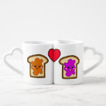 MOKKEN PB en J Lovers<br><div class="desc">Een super-kawaii cadeau voor de PB aan je J! Het voorste deel van de mokken van deze verbindende liefhebbers is voorzien van een pindakaas-toast en een gelei-toast met een hart in het midden. Op de achterkant staan de mokken als volgt: "We gaan samen... zoals Peanut Butter & Jelly."</div>