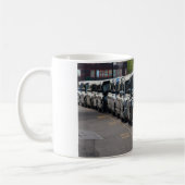 Mokken van London Taxis. (Links)